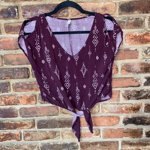 Mudd Burgundy Aztec Cold Shoulder Tie Waist Crop Top Women's Size XXS - Picture 1 of 5